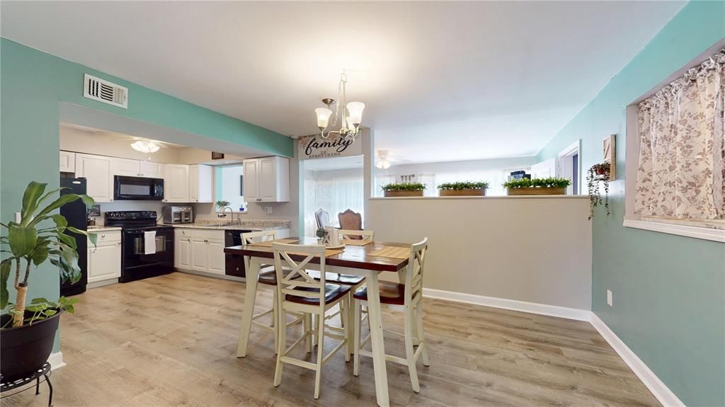 For Sale: $284,900 (4 beds, 2 baths, 1668 Square Feet)