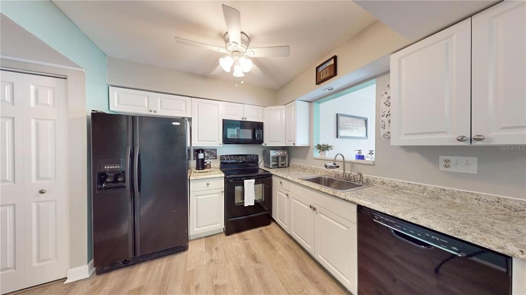 For Sale: $284,900 (4 beds, 2 baths, 1668 Square Feet)