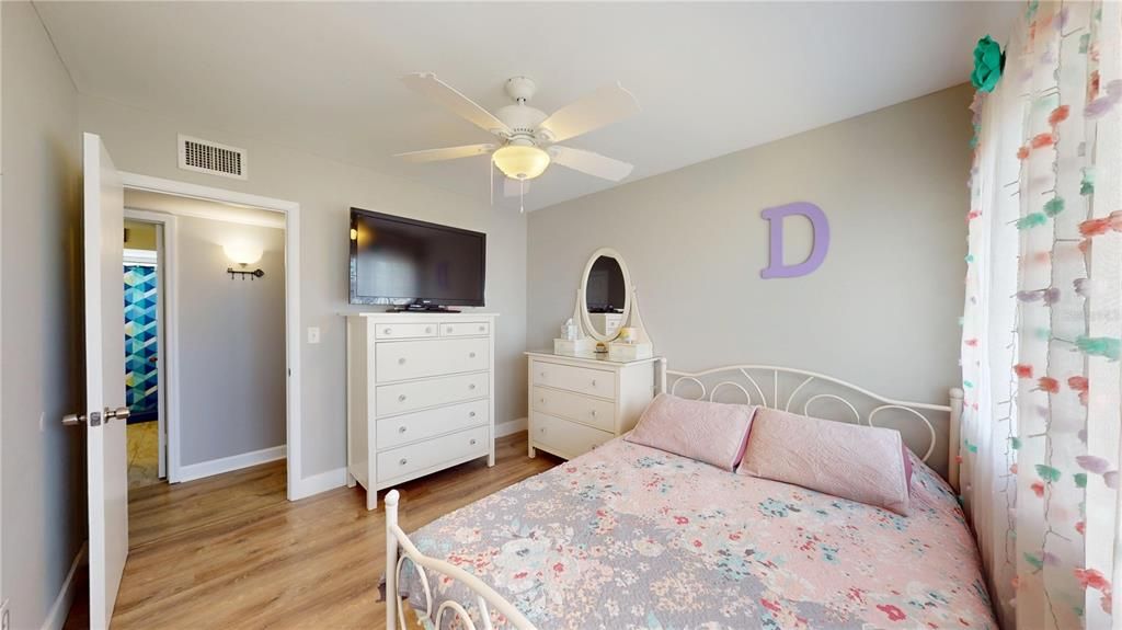 For Sale: $284,900 (4 beds, 2 baths, 1668 Square Feet)