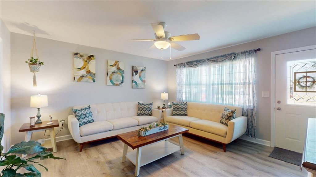 For Sale: $284,900 (4 beds, 2 baths, 1668 Square Feet)