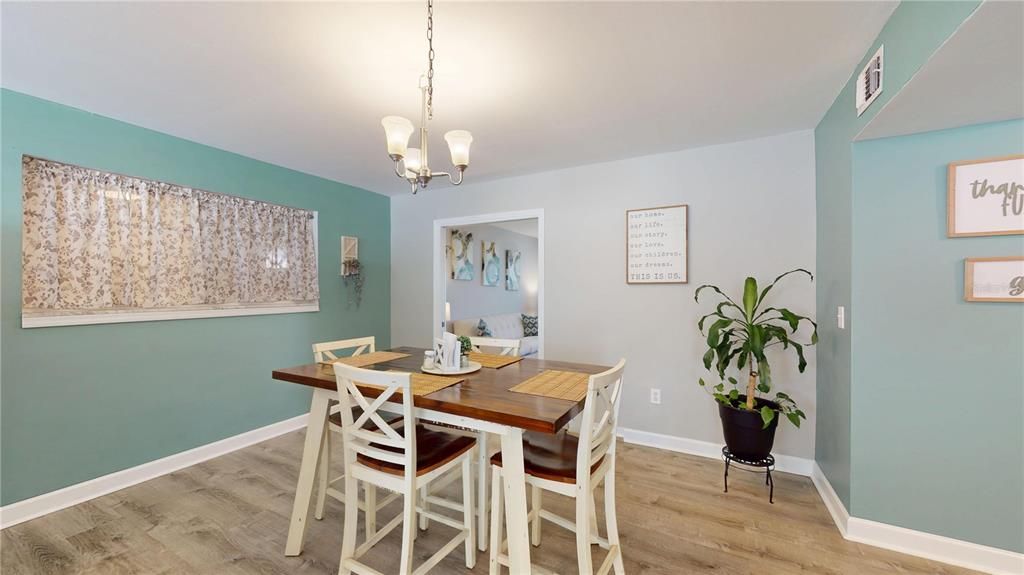 For Sale: $284,900 (4 beds, 2 baths, 1668 Square Feet)