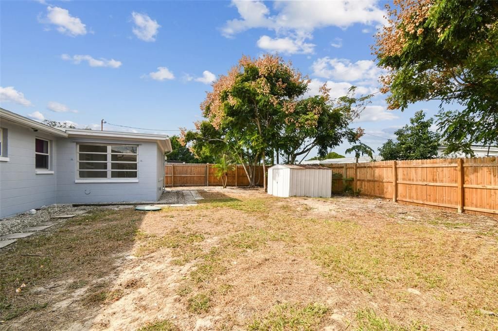 Под контрактом: $199,999 (2 спален, 1 ванн, 956 Квадратных фут)