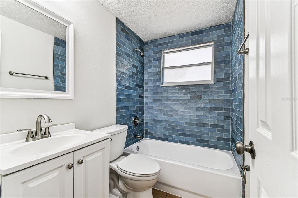 Под контрактом: $199,999 (2 спален, 1 ванн, 956 Квадратных фут)