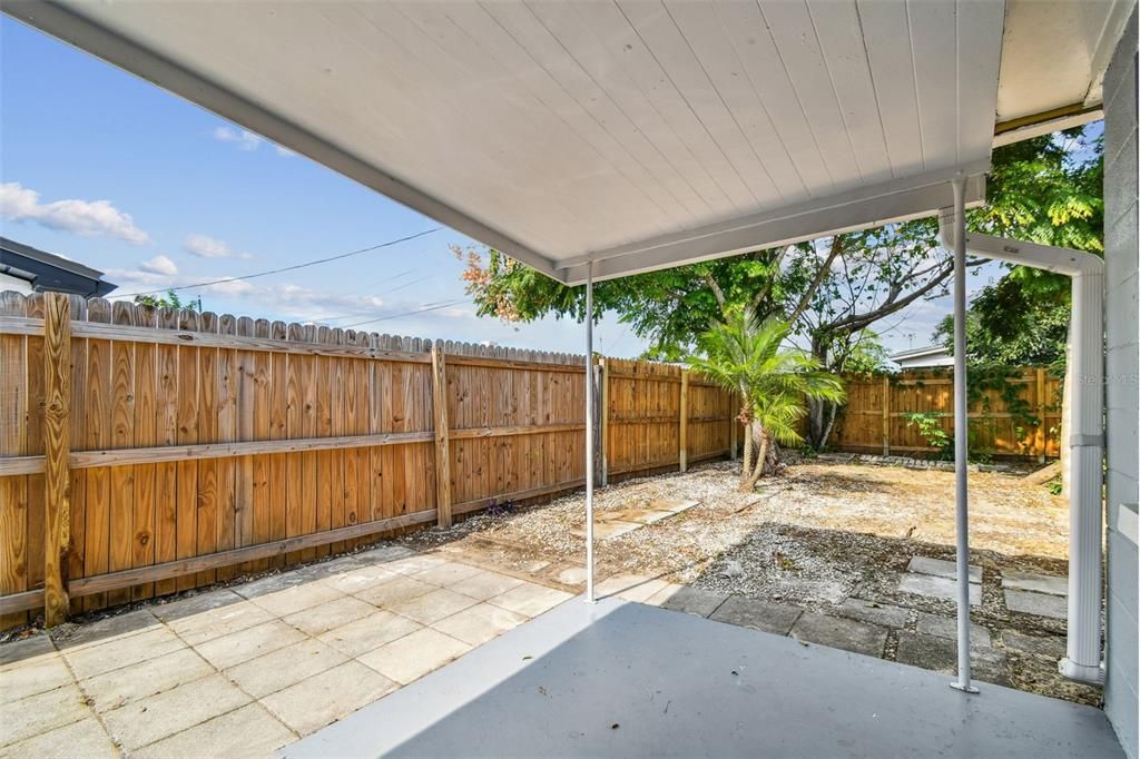 Под контрактом: $199,999 (2 спален, 1 ванн, 956 Квадратных фут)