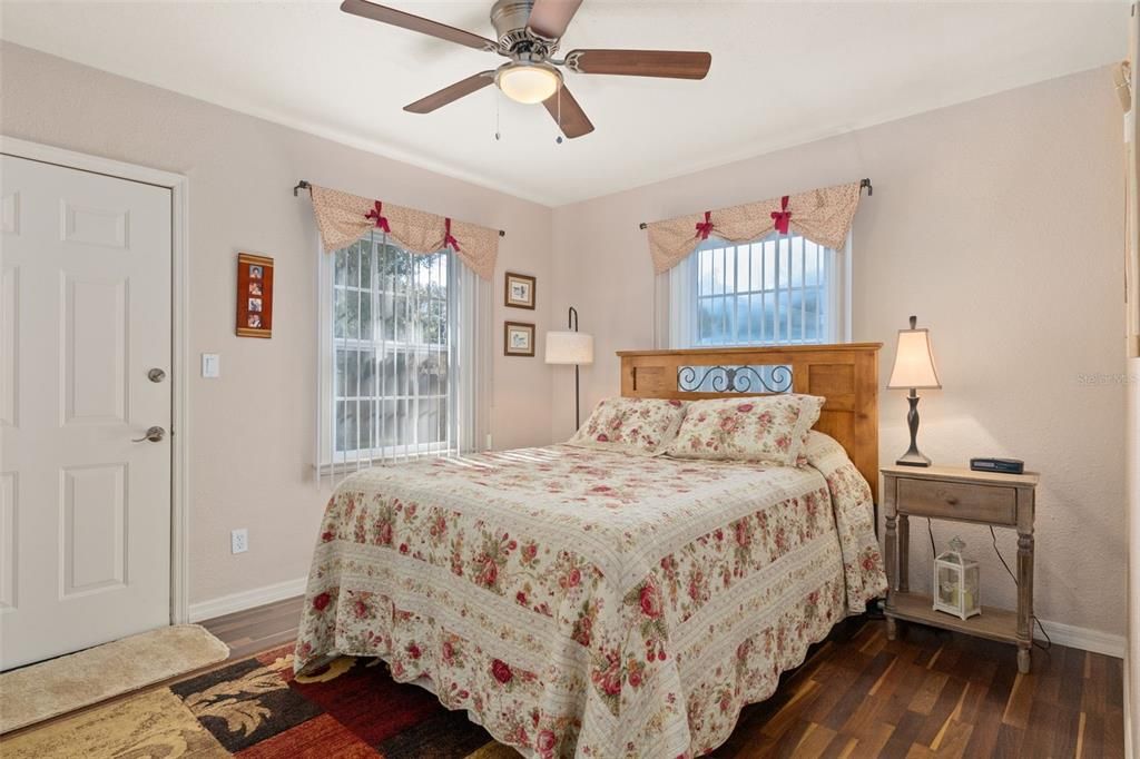 For Sale: $849,500 (2 beds, 2 baths, 960 Square Feet)