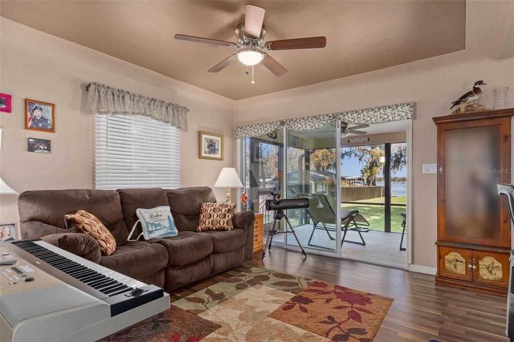 For Sale: $849,500 (2 beds, 2 baths, 960 Square Feet)