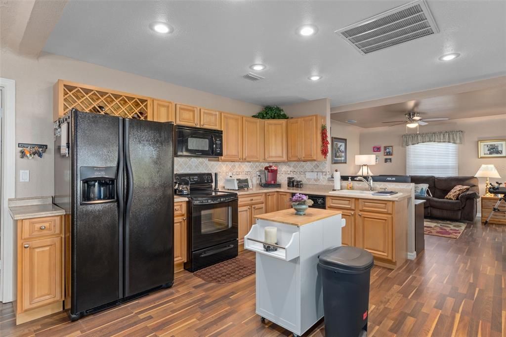 For Sale: $849,500 (2 beds, 2 baths, 960 Square Feet)