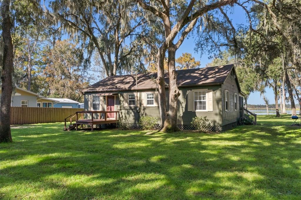 For Sale: $849,500 (2 beds, 2 baths, 960 Square Feet)