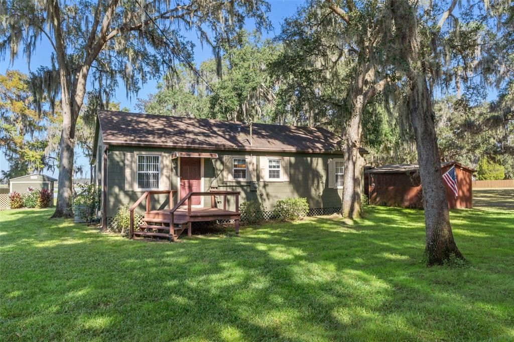 For Sale: $849,500 (2 beds, 2 baths, 960 Square Feet)