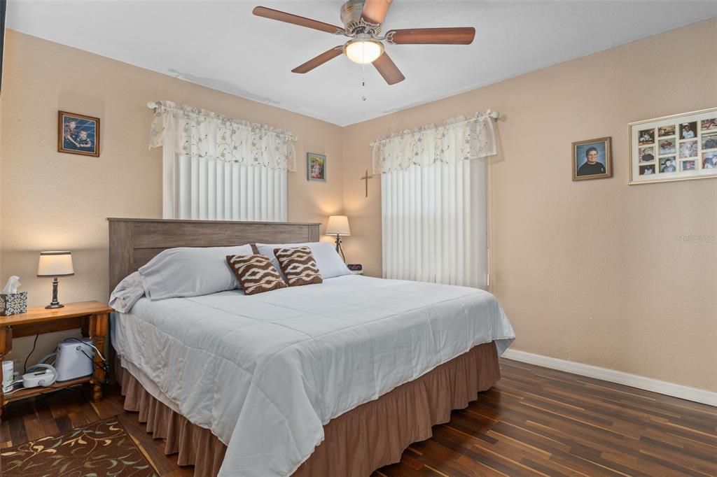 For Sale: $849,500 (2 beds, 2 baths, 960 Square Feet)