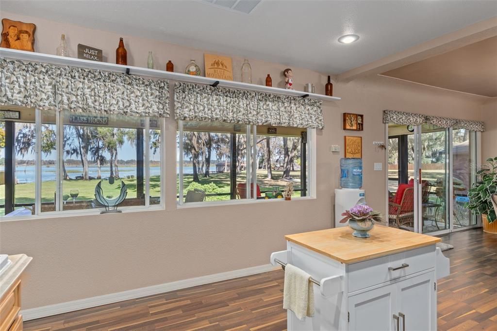 For Sale: $849,500 (2 beds, 2 baths, 960 Square Feet)