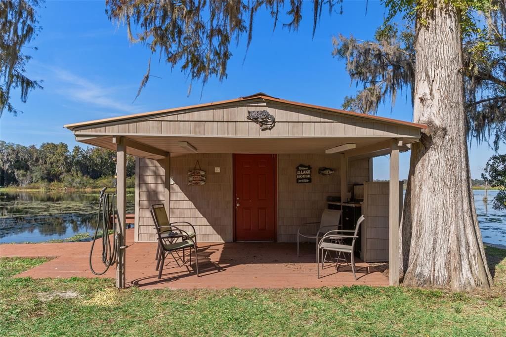 For Sale: $849,500 (2 beds, 2 baths, 960 Square Feet)