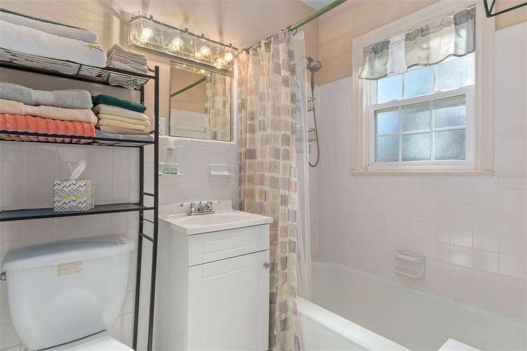 For Sale: $849,500 (2 beds, 2 baths, 960 Square Feet)