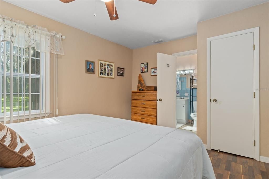 For Sale: $849,500 (2 beds, 2 baths, 960 Square Feet)