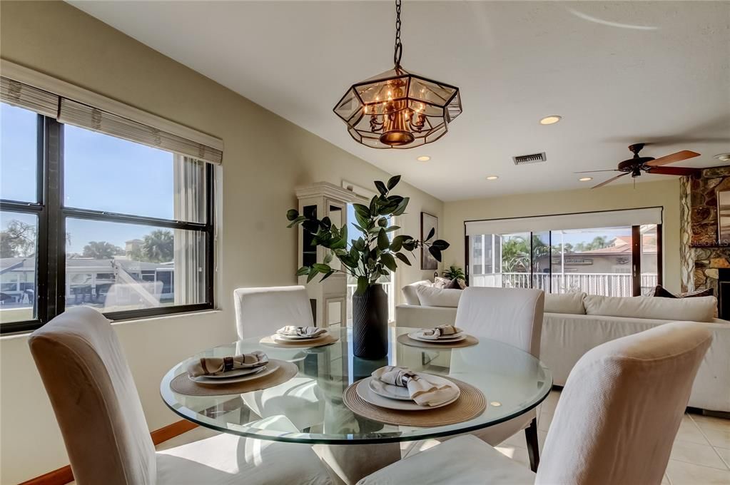 En Venta: $689,900 (2 camas, 2 baños, 1733 Pies cuadrados)