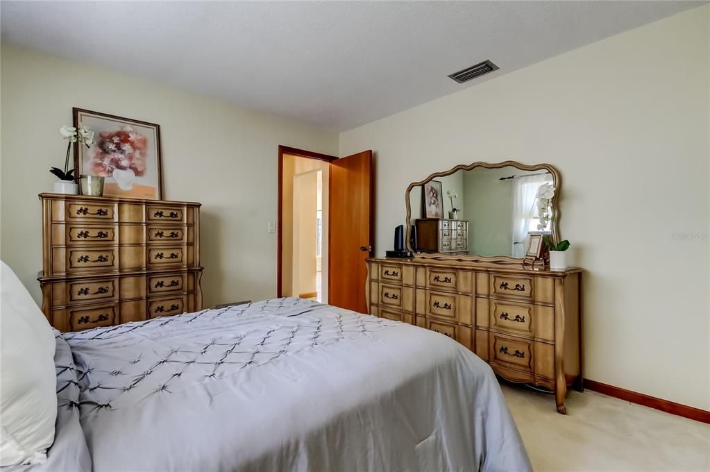 En Venta: $689,900 (2 camas, 2 baños, 1733 Pies cuadrados)