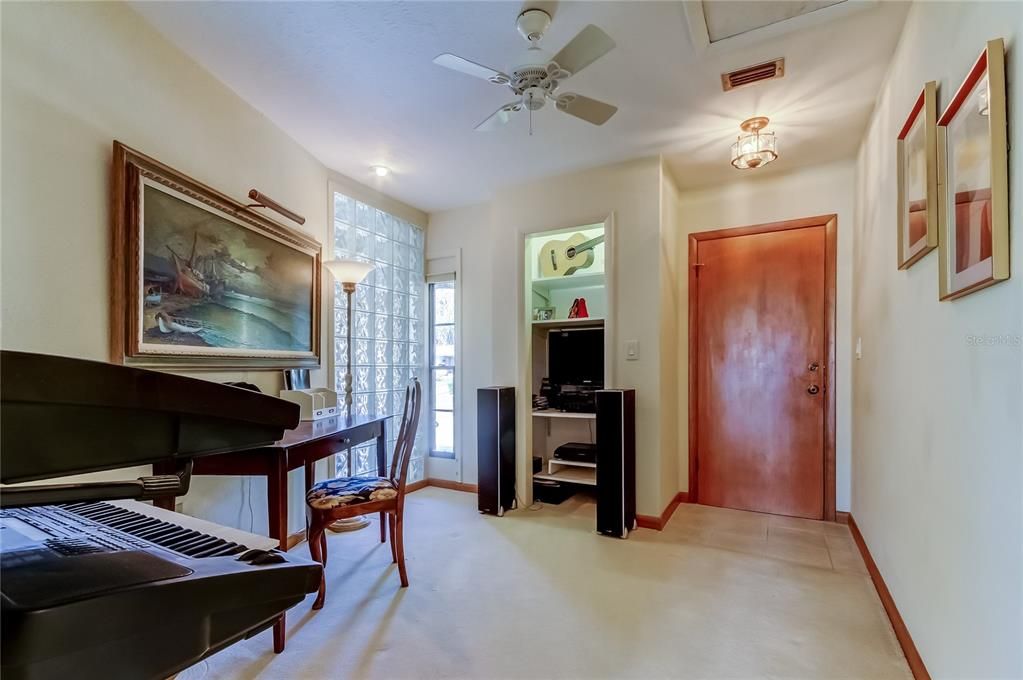 En Venta: $689,900 (2 camas, 2 baños, 1733 Pies cuadrados)