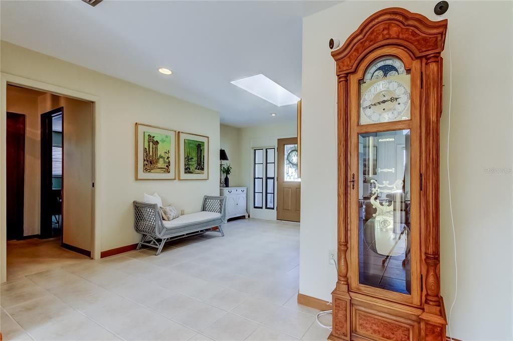 En Venta: $689,900 (2 camas, 2 baños, 1733 Pies cuadrados)