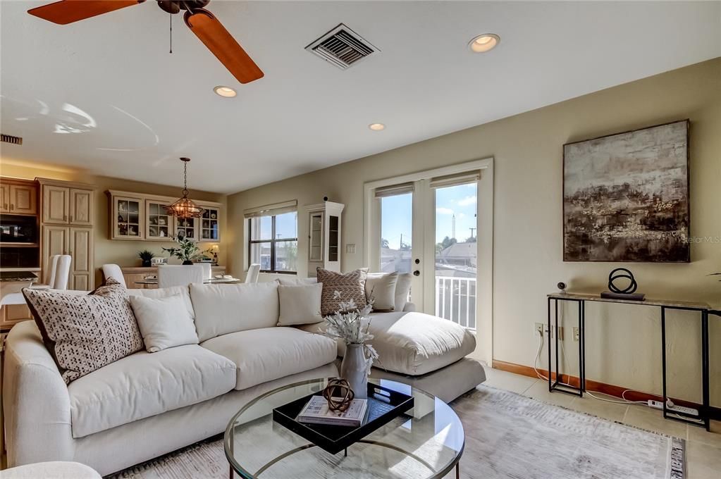 En Venta: $689,900 (2 camas, 2 baños, 1733 Pies cuadrados)