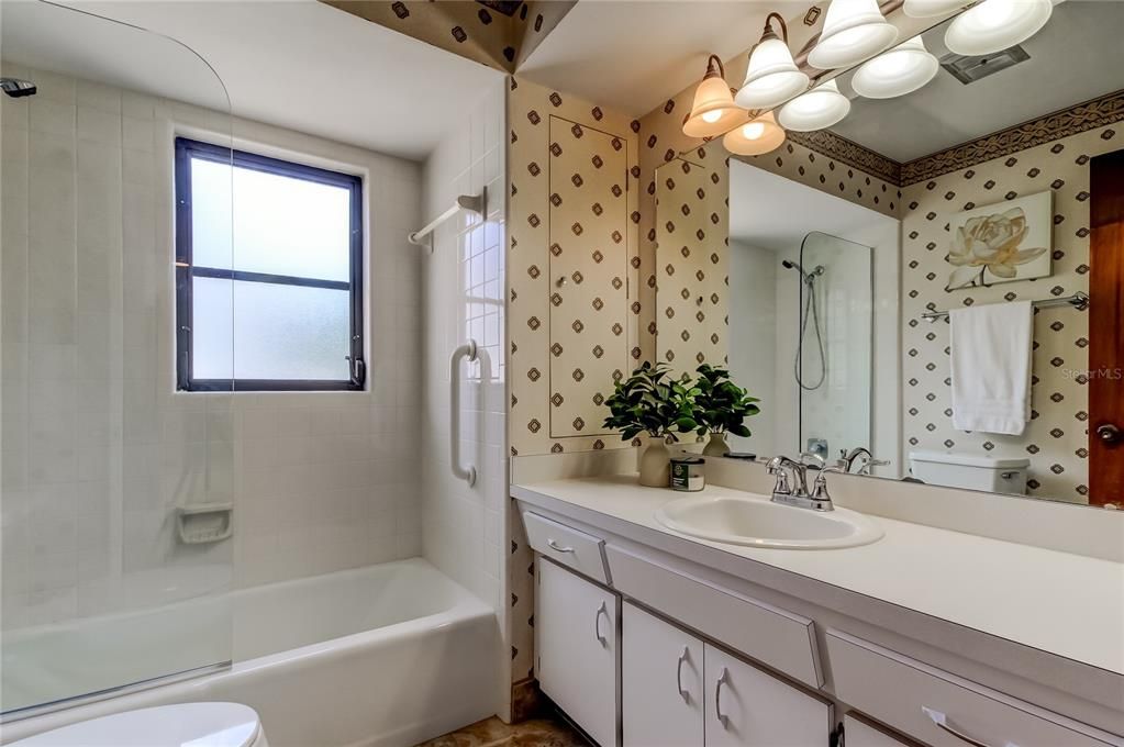 En Venta: $689,900 (2 camas, 2 baños, 1733 Pies cuadrados)