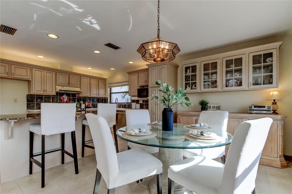 En Venta: $689,900 (2 camas, 2 baños, 1733 Pies cuadrados)