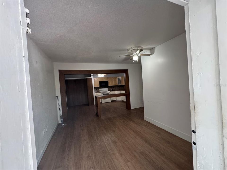 На продажу: $544,999 (8 спален, 5 ванн, 2432 Квадратных фут)