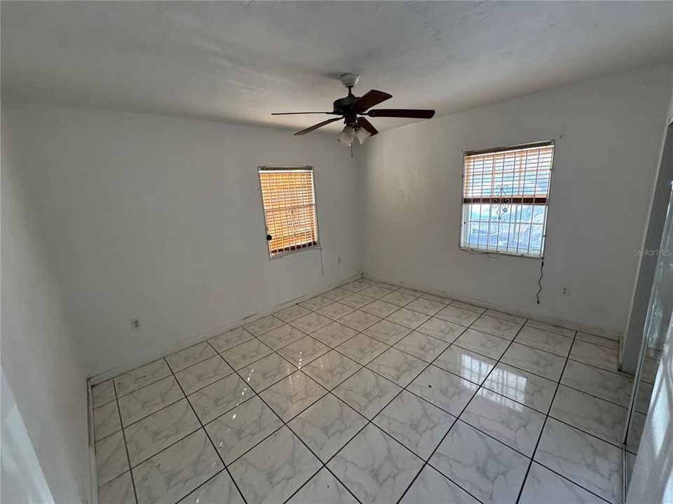 На продажу: $544,999 (8 спален, 5 ванн, 2432 Квадратных фут)