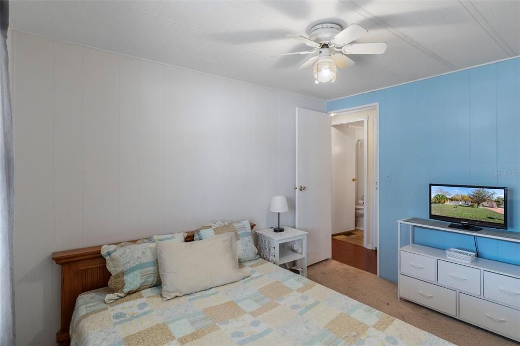 For Sale: $169,900 (2 beds, 2 baths, 1104 Square Feet)