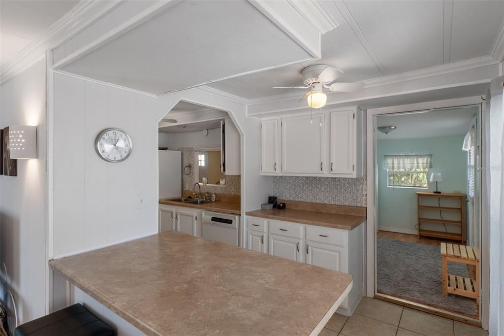 For Sale: $169,900 (2 beds, 2 baths, 1104 Square Feet)