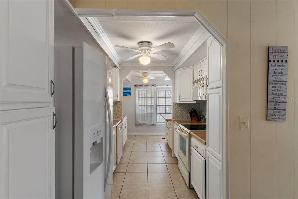 For Sale: $169,900 (2 beds, 2 baths, 1104 Square Feet)