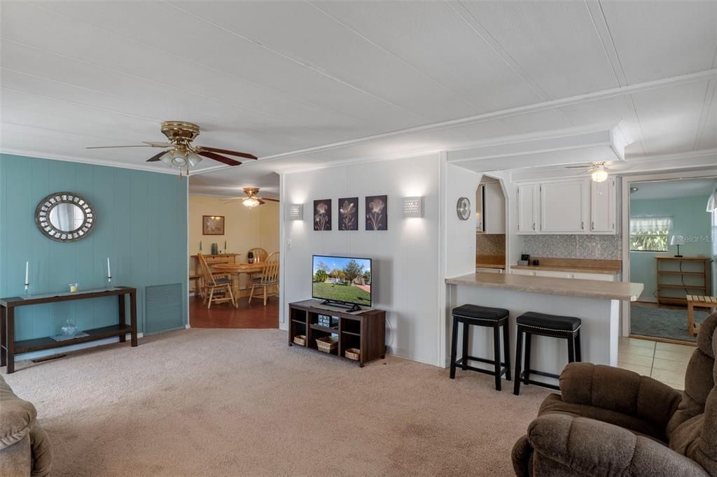 For Sale: $169,900 (2 beds, 2 baths, 1104 Square Feet)