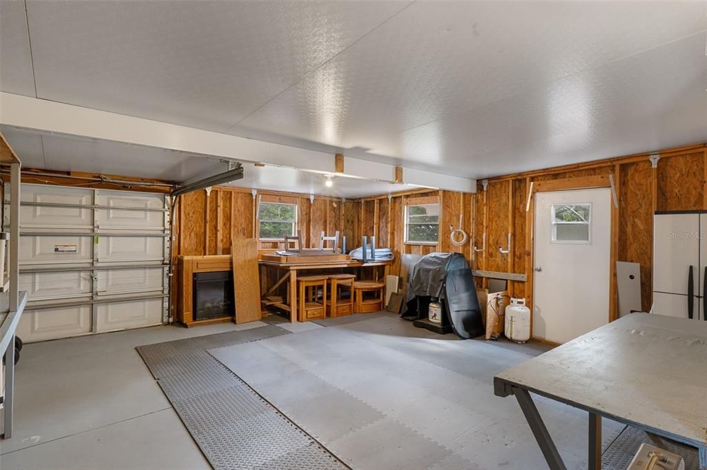 For Sale: $169,900 (2 beds, 2 baths, 1104 Square Feet)