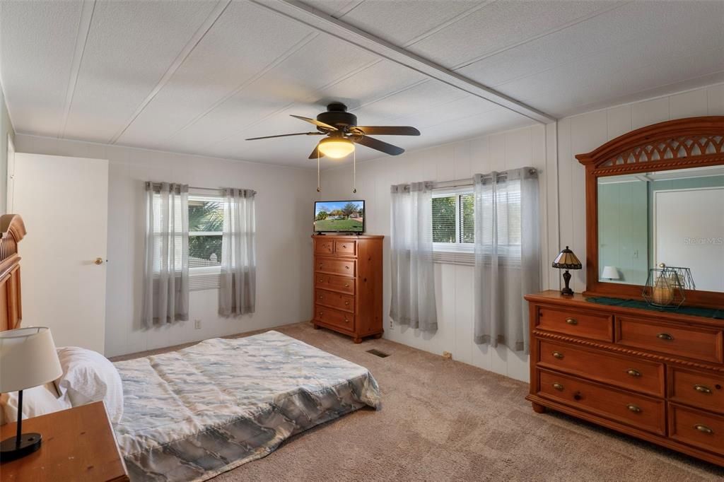 For Sale: $169,900 (2 beds, 2 baths, 1104 Square Feet)