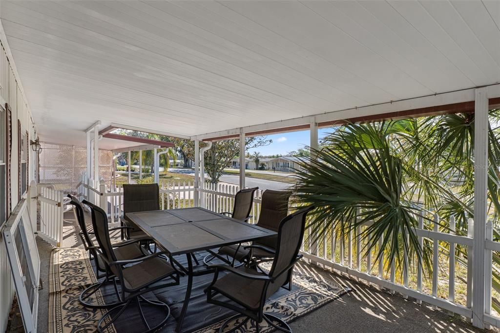 For Sale: $169,900 (2 beds, 2 baths, 1104 Square Feet)