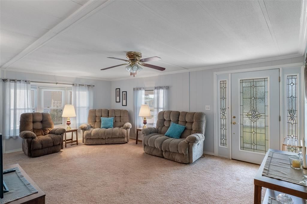 For Sale: $169,900 (2 beds, 2 baths, 1104 Square Feet)