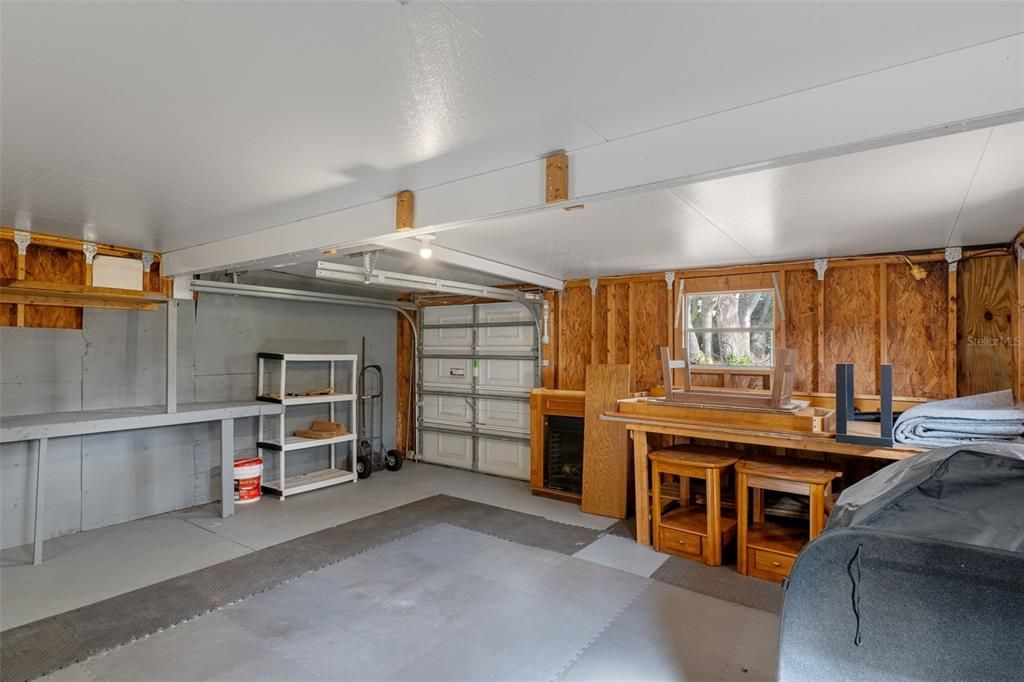 For Sale: $169,900 (2 beds, 2 baths, 1104 Square Feet)