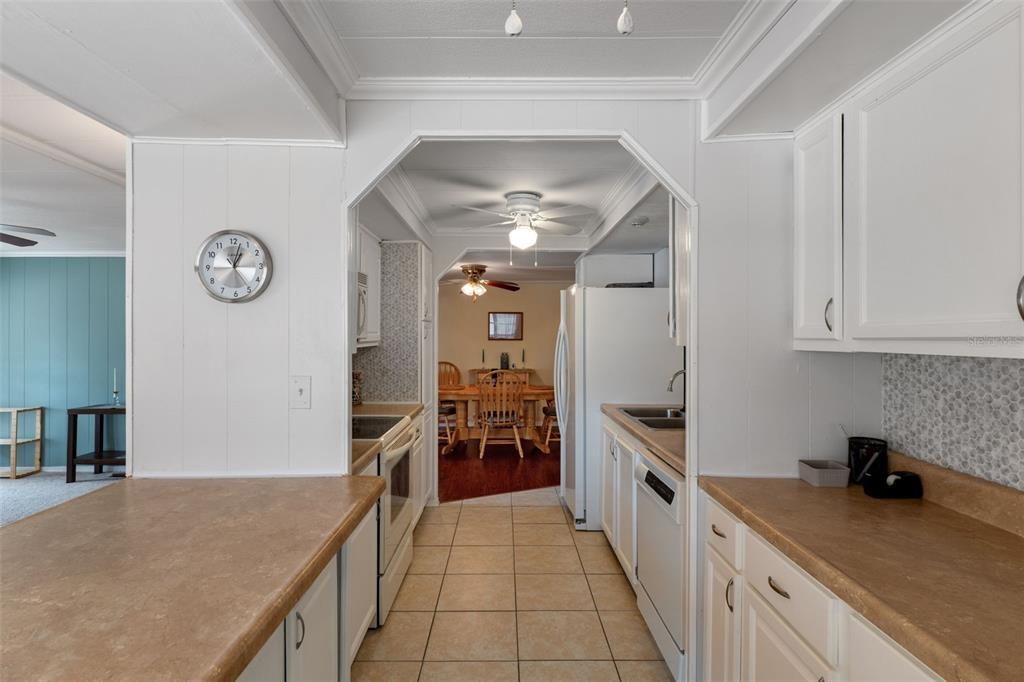 For Sale: $169,900 (2 beds, 2 baths, 1104 Square Feet)