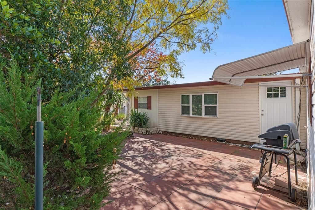 For Sale: $169,900 (2 beds, 2 baths, 1104 Square Feet)