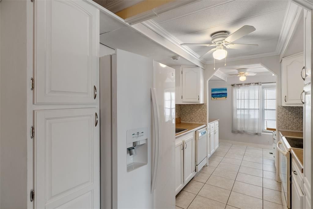 For Sale: $169,900 (2 beds, 2 baths, 1104 Square Feet)