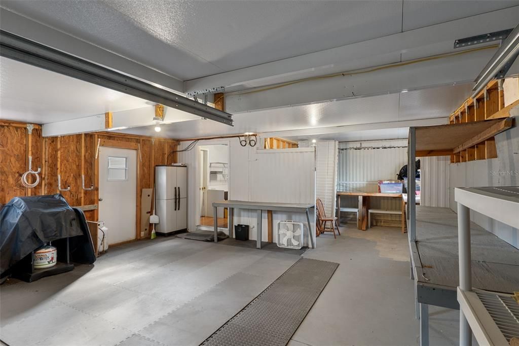 For Sale: $169,900 (2 beds, 2 baths, 1104 Square Feet)