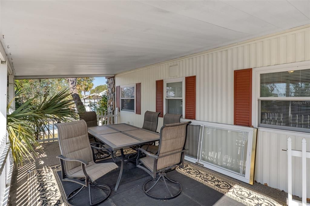 For Sale: $169,900 (2 beds, 2 baths, 1104 Square Feet)