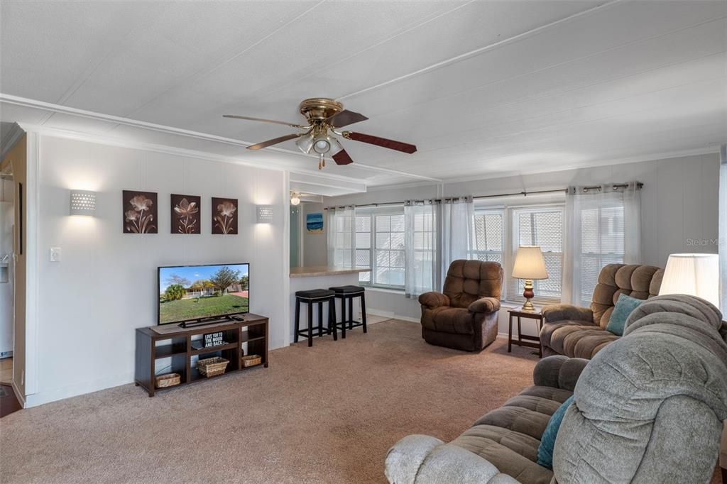 For Sale: $169,900 (2 beds, 2 baths, 1104 Square Feet)