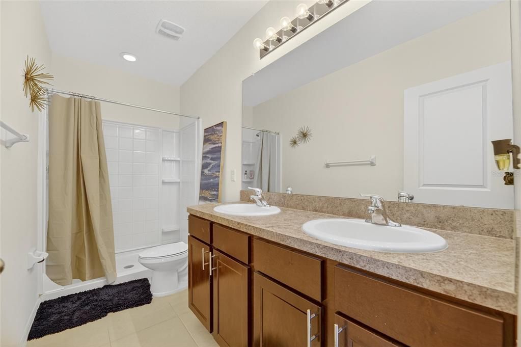 En Venta: $295,000 (3 camas, 2 baños, 1707 Pies cuadrados)