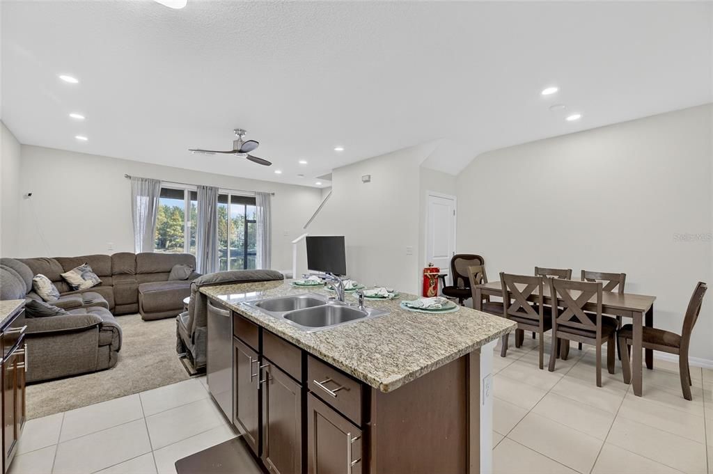 En Venta: $295,000 (3 camas, 2 baños, 1707 Pies cuadrados)