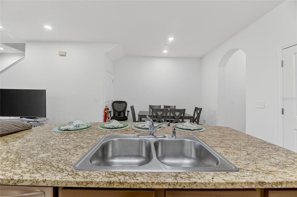 En Venta: $295,000 (3 camas, 2 baños, 1707 Pies cuadrados)