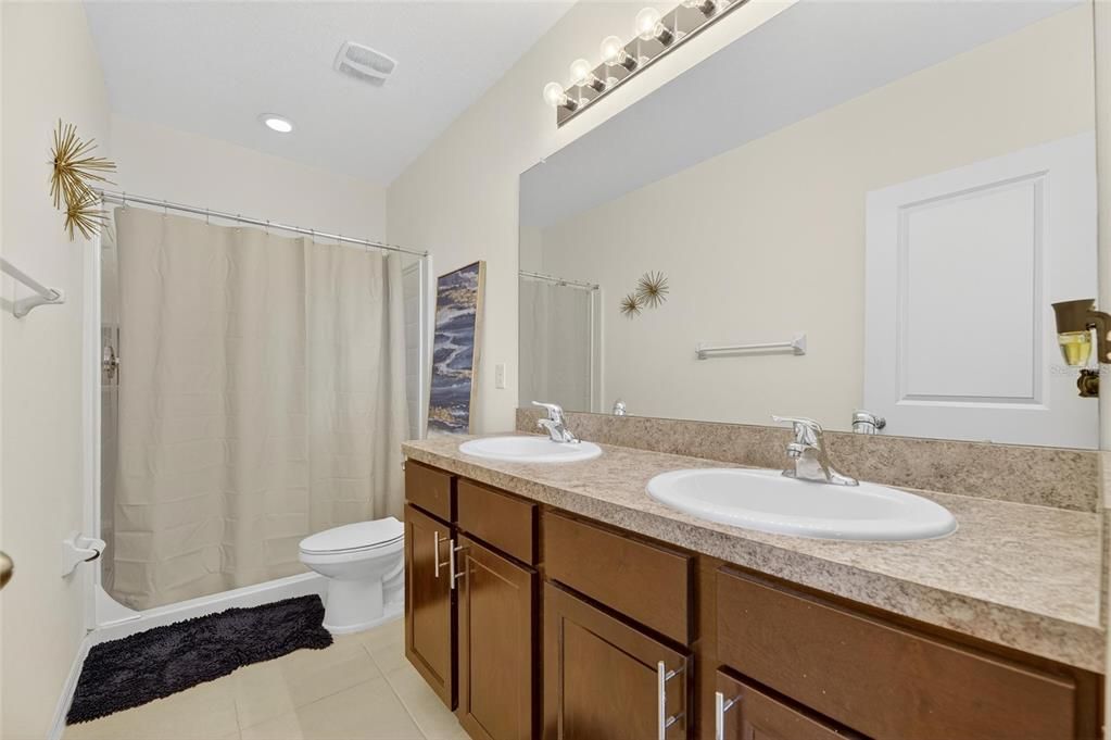 En Venta: $295,000 (3 camas, 2 baños, 1707 Pies cuadrados)