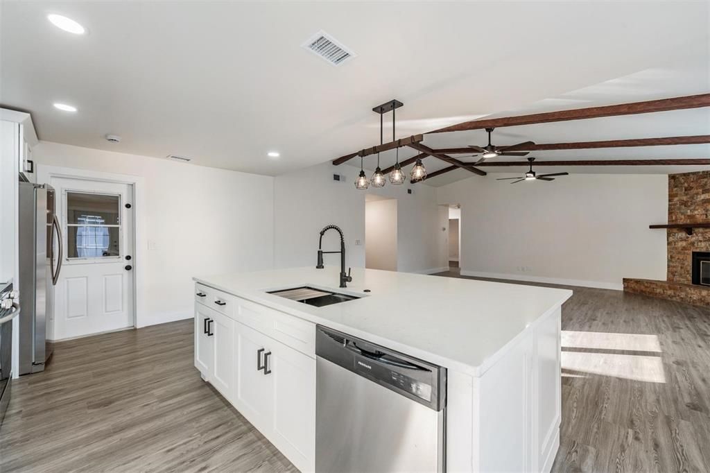 待售: $624,700 (3 贝兹, 2 浴室, 1672 平方英尺)