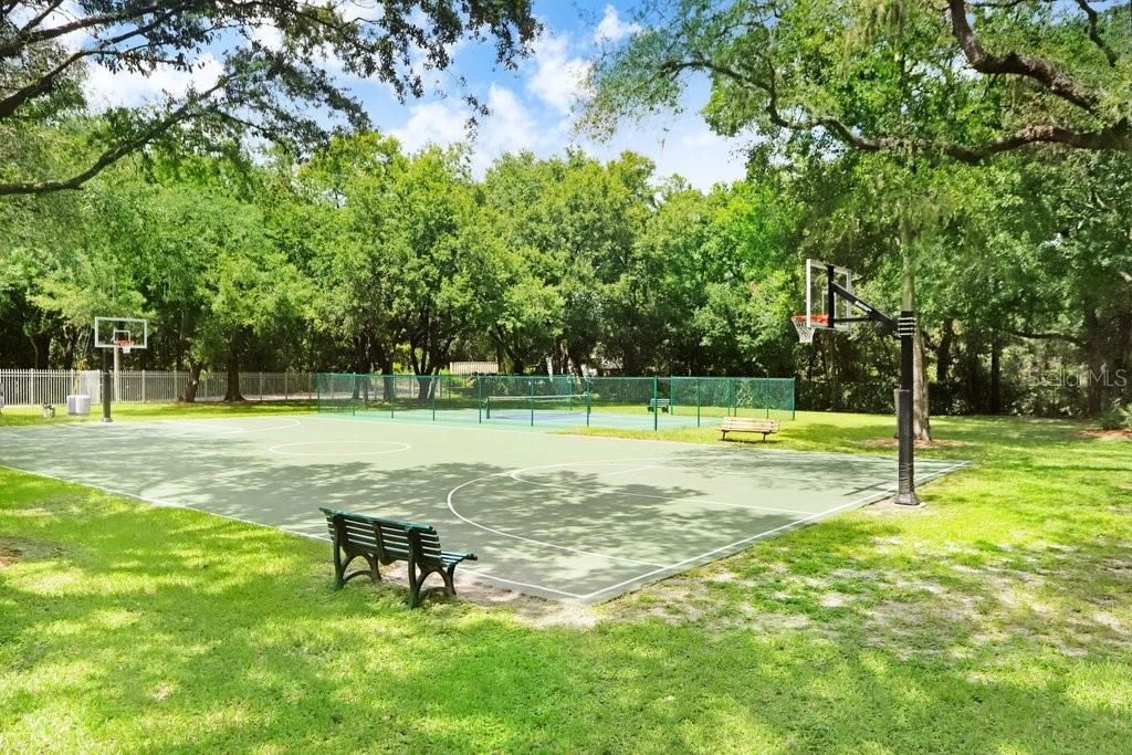 На продажу: $175,000 (0.60 acres)