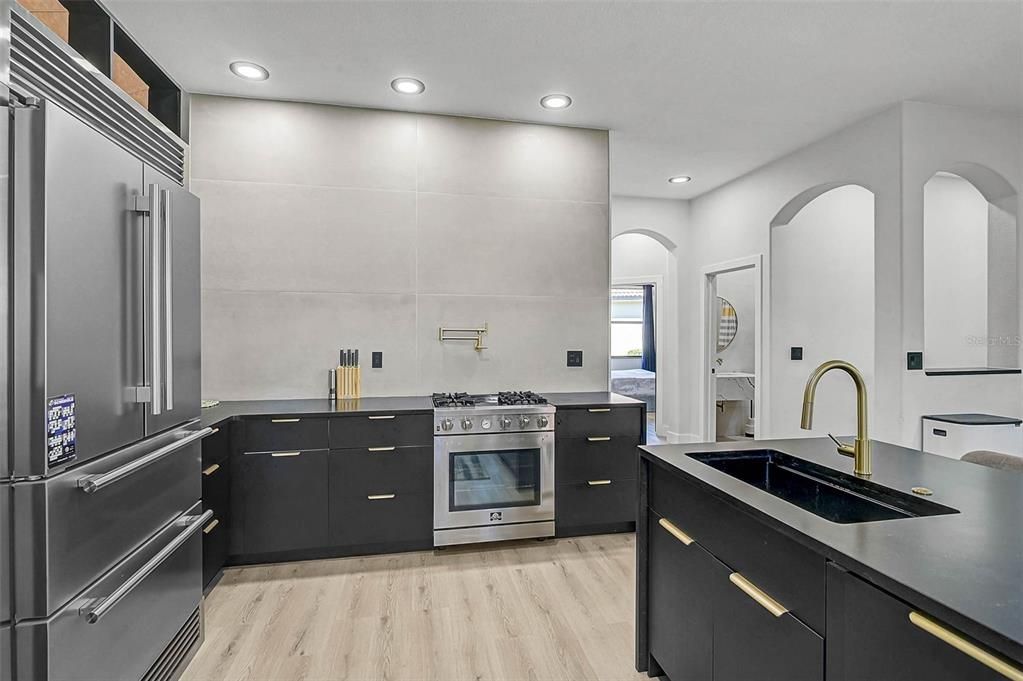 En Venta: $749,000 (4 camas, 3 baños, 2600 Pies cuadrados)