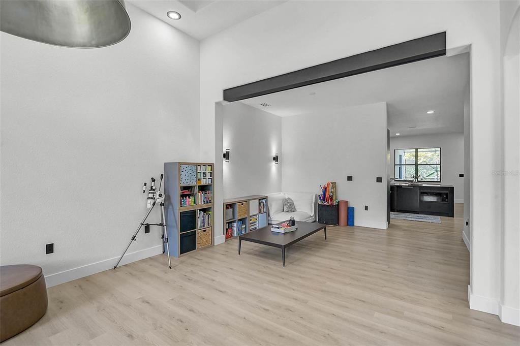 En Venta: $749,000 (4 camas, 3 baños, 2600 Pies cuadrados)